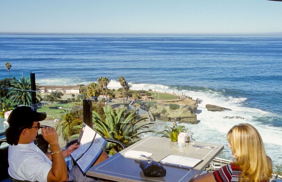 Restaurantes com vista para a praia de La Jolla em San Diego Restaurantes com vista para a praia de La Jolla em San Diego