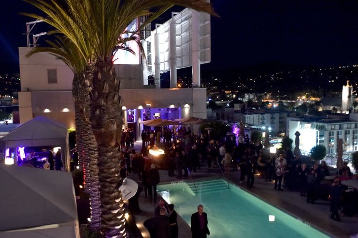 Swanky Rooftop Bar em Los Angeles Swanky Rooftop Bar em Los Angeles