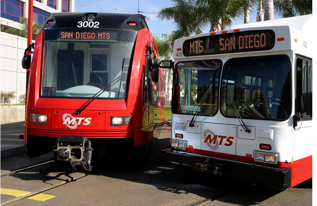 Transporte Público para atravessar a fronteira dos EUA para Tijuana no México Transporte Público para atravessar a fronteira dos EUA para Tijuana no México