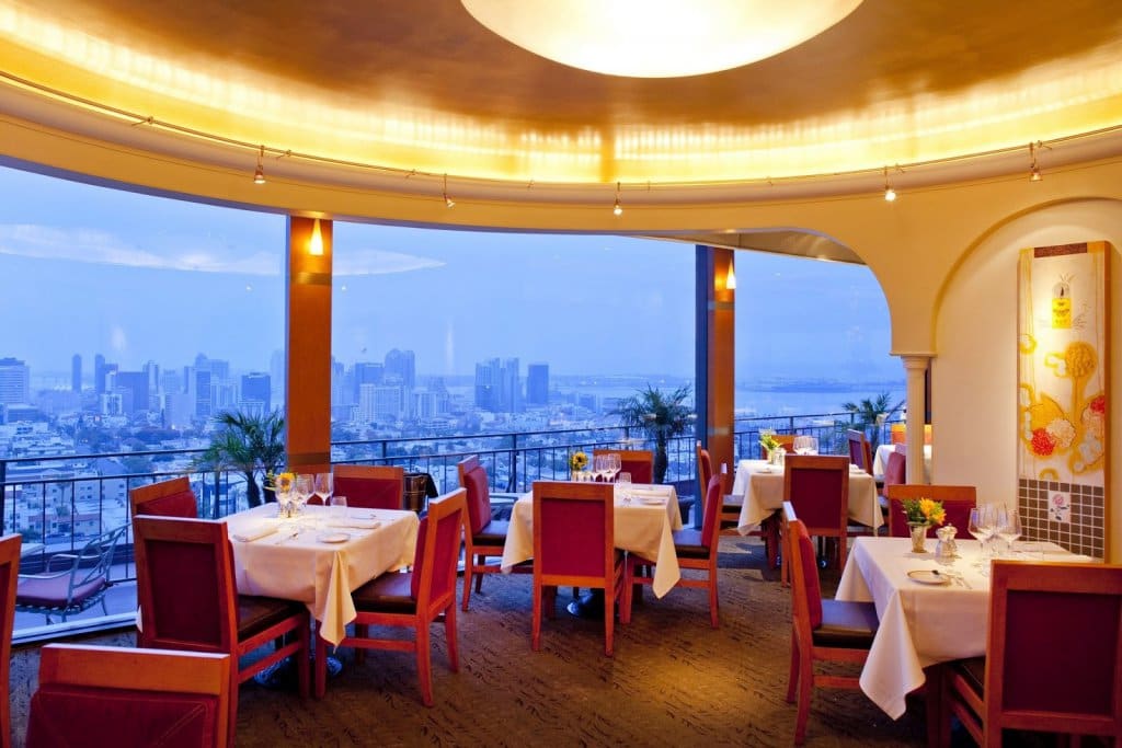 Restaurante Bertrand at Mister A's em San Diego Restaurante Bertrand at Mister A's em San Diego