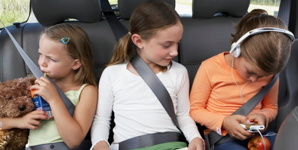 Cuidados com as crianças no carro Cuidados com as crianças no carro