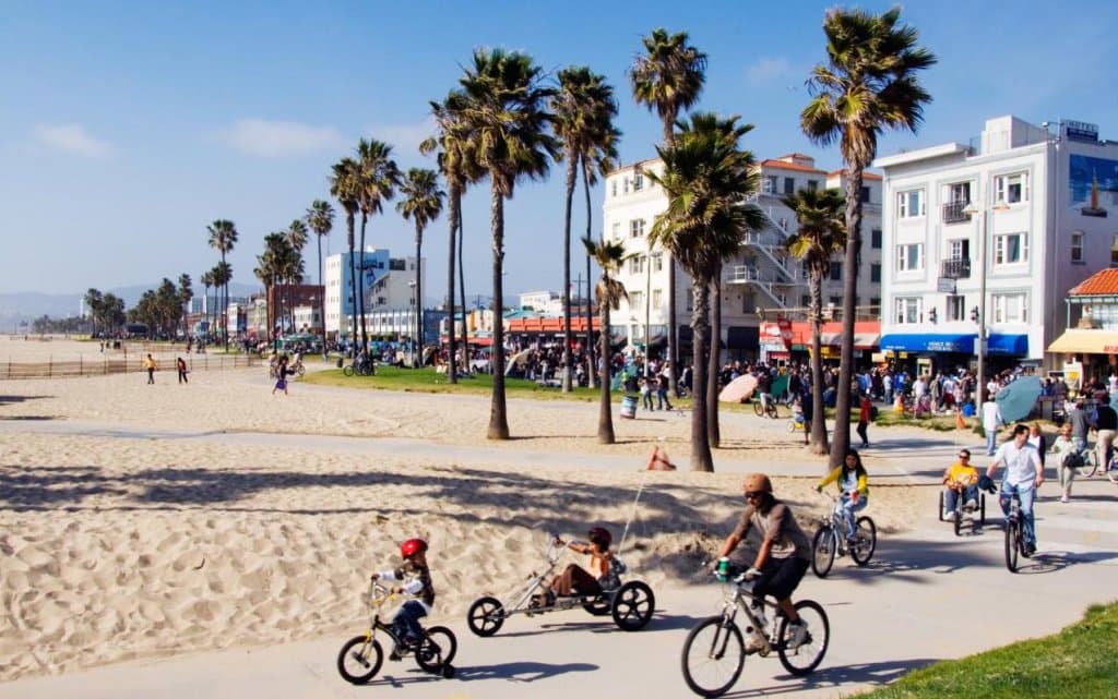 Passeio romântico em Venice Beach em Los Angeles Passeio romântico em Venice Beach em Los Angeles